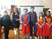 сценка  Три девицы под окном...